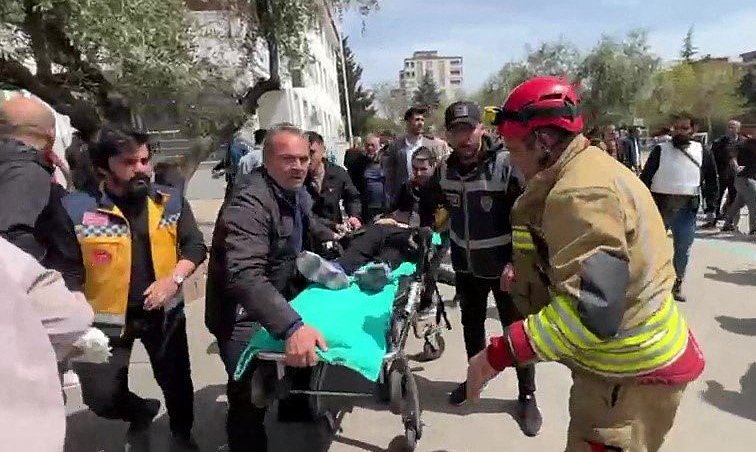 hai-vu-xa-sung-truong-hoc-lien-tiep-xay-ra-o-tho-nhi-ky