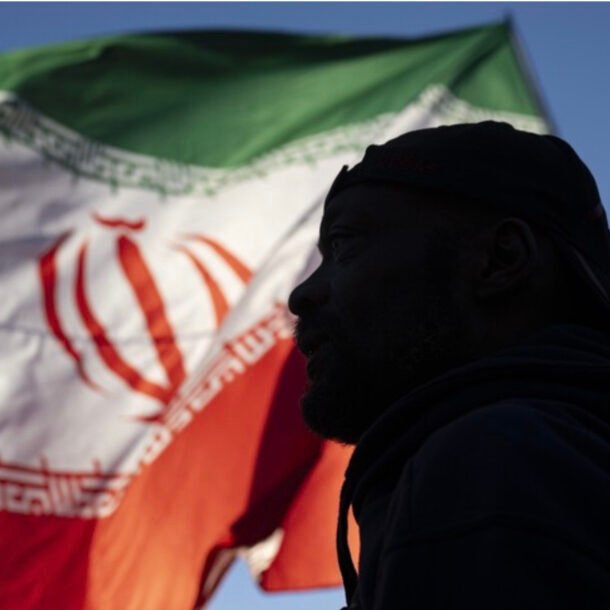 iran-doa-chan-xuat-nhap-khau-qua-vung-vinh,-my-dua-them-quan-toi-trung-dong