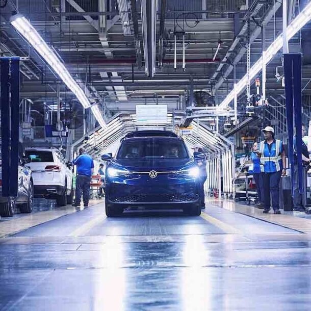 nguoi-my-giam-mua-xe-dien,-volkswagen-dung-san-xuat