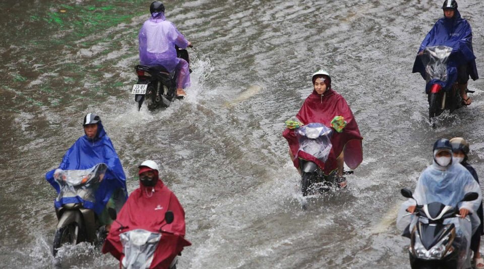 du-bao-thoi-tiet-17/4/2026:-khong-khi-lanh-'xung-dot'-nong-am,-mien-bac-mua-giong-manh