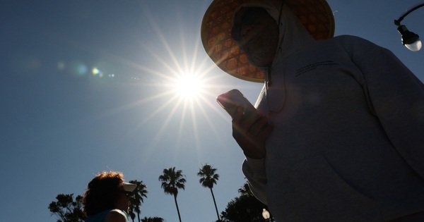 my-doi-mat-dot-nang-n&oacute;ng-bat-thuong