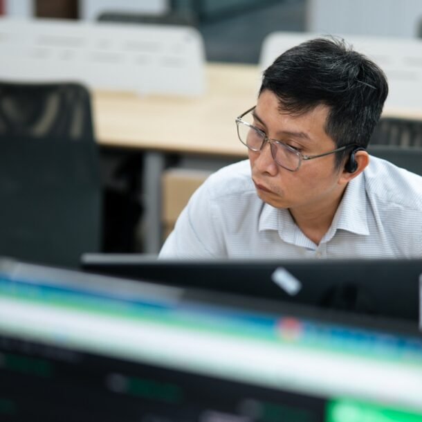 von-hoa-lon-truoc-ap-luc-dai-chung:-tao-nen-‘vang’-hay-lam-hinh-thuc?