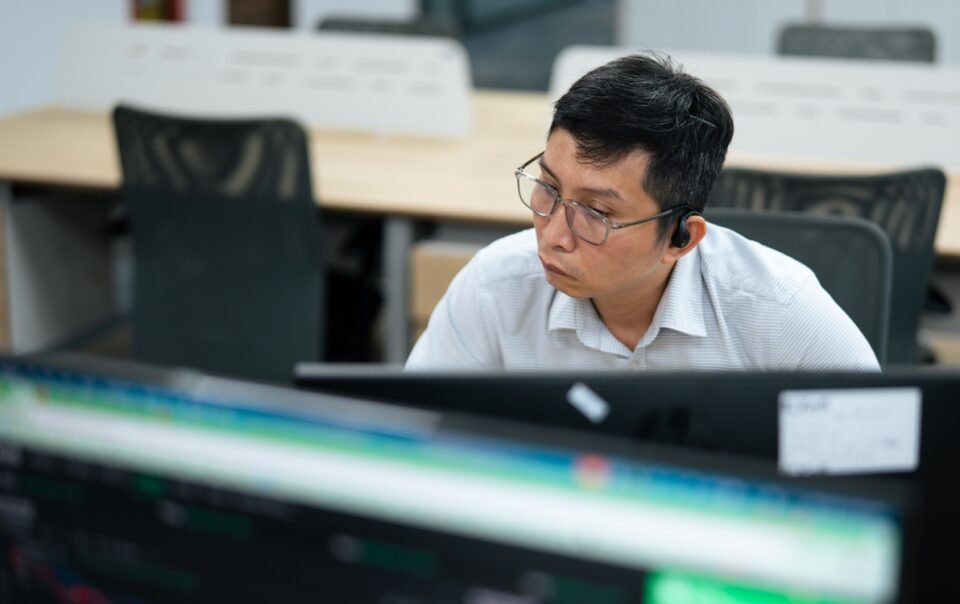 von-hoa-lon-truoc-ap-luc-dai-chung:-tao-nen-‘vang’-hay-lam-hinh-thuc?