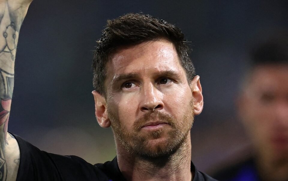 messi-bat-ngo-mua-clb-tay-ban-nha,-david-beckham-len-tieng-ve-bien-dong-inter-miami