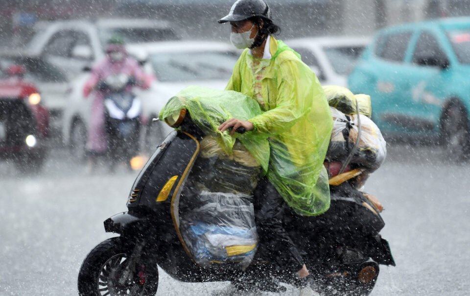 mua-da,-giong-loc-kha-nang-xuat-hien-o-nhieu-tinh-mien-bac-tu-dem-16/4