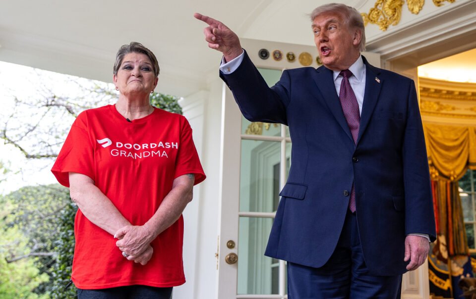 hoai-nghi-ve-‘khoan-hoan-thue-11.000-usd’-cua-nhan-vien-giao-hang-my