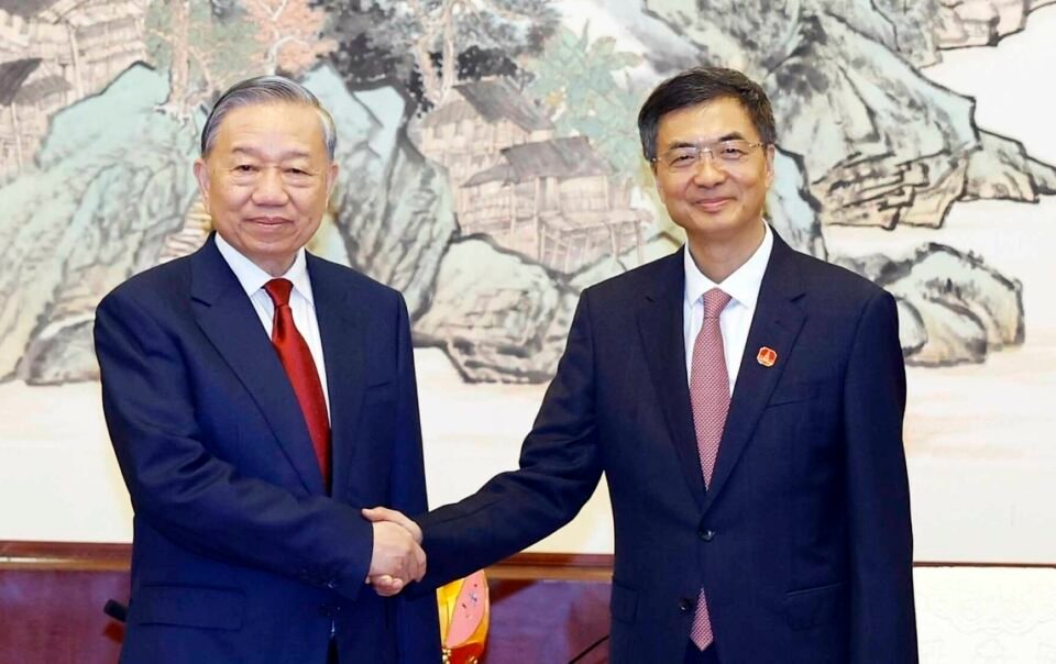 tong-bi-thu,-chu-tich-nuoc-to-lam-tiep-bi-thu-quang-tay