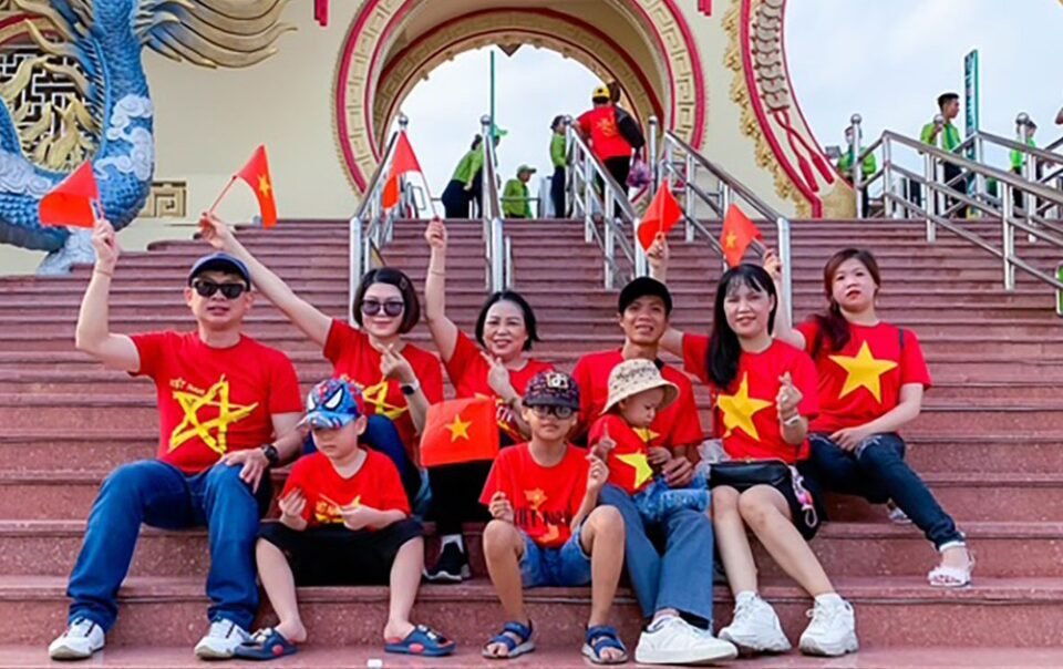 suoi-tien-hut-khach-dip-le-voi-1000-ve-mien-phi-va-10.000-phan-gao-loc