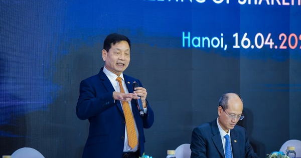 ong-truong-gia-binh:-mong-co-dong-thong-cam-vi-gia-co-phieu-xuong-sau,-fpt-thuc-su-dang-“tai-sinh”