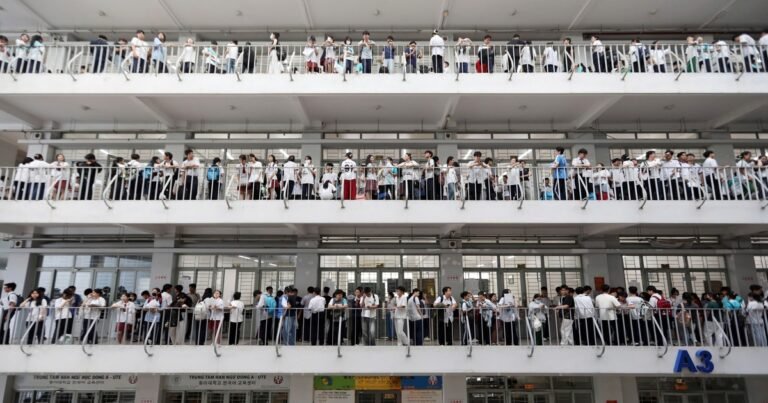 sau-8-nam,-quy-mo-thi-danh-gia-nang-luc-‘phinh-to’-toi-muc-nao?