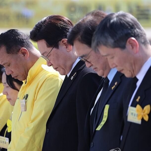 duong-kim-tong-thong-han-quoc-dau-tien-du-le-tuong-niem-tham-hoa-chim-pha-sewol