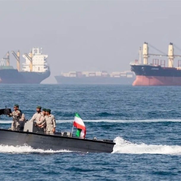 iran-suyt-no-sung-vao-tau-quet-thuy-loi-cua-my-o-eo-bien-hormuz