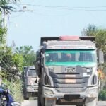 kho-vi-bui,-tieng-on-tu-xe-tai-thi-cong-san-bay