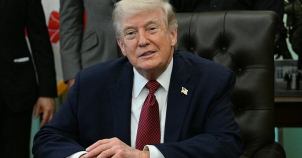 eo-bien-hormuz-lai-bi-d&oacute;ng,-&ocirc;ng-trump-tuy&ecirc;n-bo-kh&ocirc;ng-de-iran-'tong-tien'