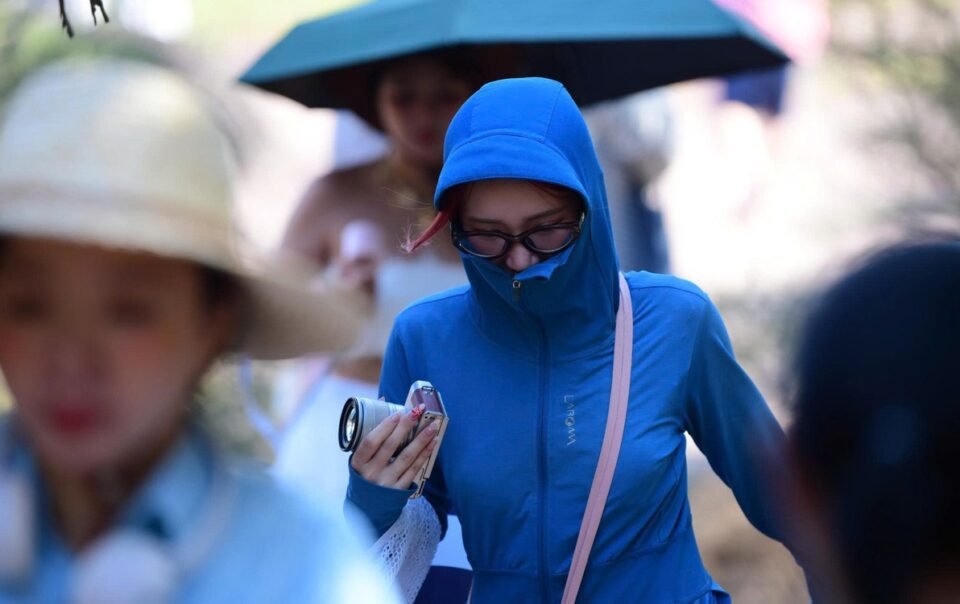 thoi-tiet-hom-nay-19-4:-bac-bo-mua-dong,-nam-bo-ngay-nang