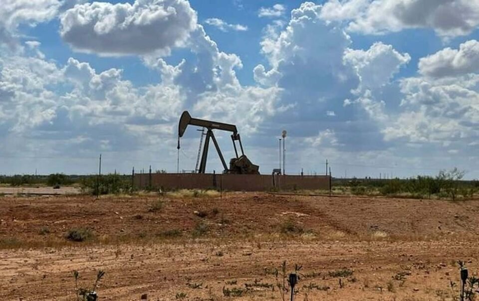 gia-dau-giam-manh,-vang-bat-tang-sau-tin-eo-bien-hormuz-mo-lai