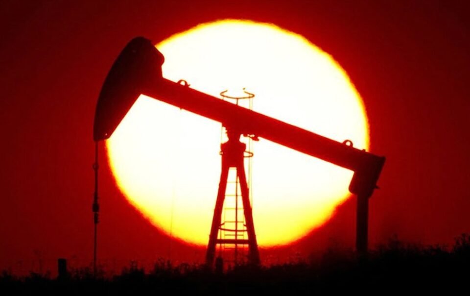 gia-xang-dau-hom-nay-204.2026:-dau-the-gioi-tang-gan-7%