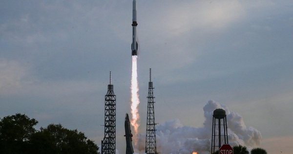 t&ecirc;n-lua-cua-ti-ph&uacute;-jeff-bezos-dua-ve-tinh-l&ecirc;n-quy-dao-that-bai