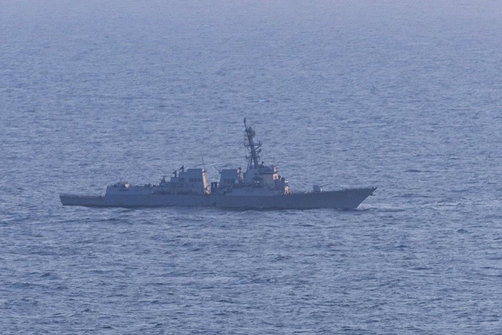 suc-manh-chien-ham-my-khai-hoa-vao-tau-cho-hang-dinh-cap-cang-iran