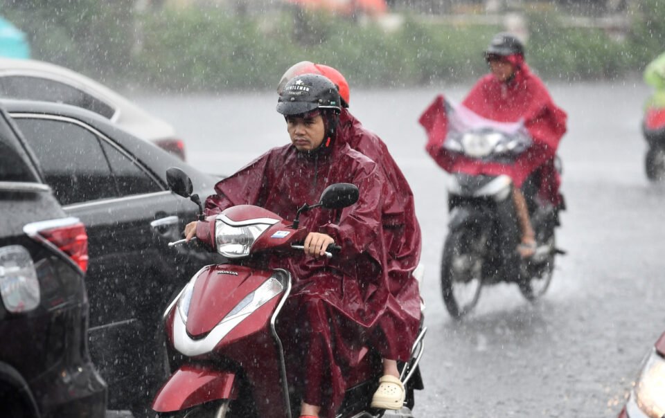 du-bao-thoi-tiet-20/4/2026:-ha-noi-van-co-mua-giong,-troi-mat