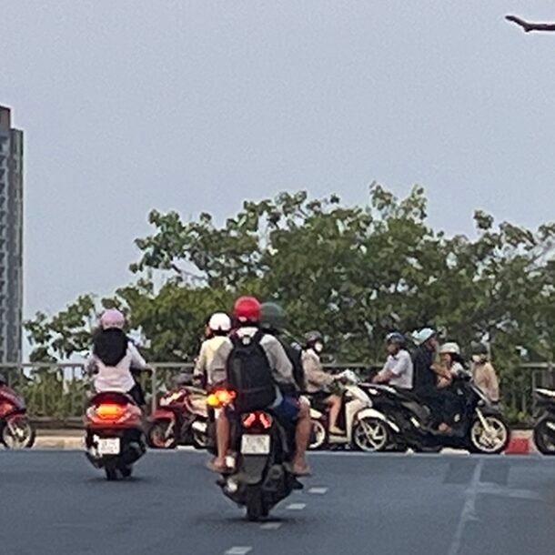 can-tuan-thu-bien-bao-khi-len-cau-chu-y