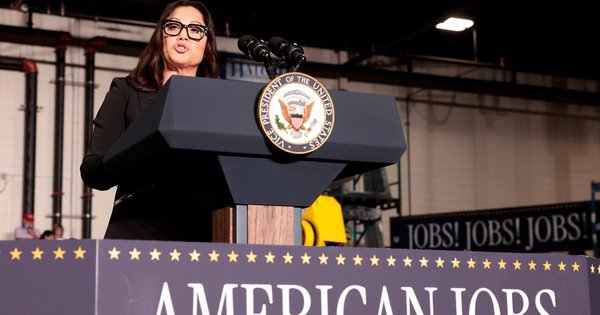 bo-truong-thu-ba-roi-noi-c&aacute;c-cua-tong-thong-trump