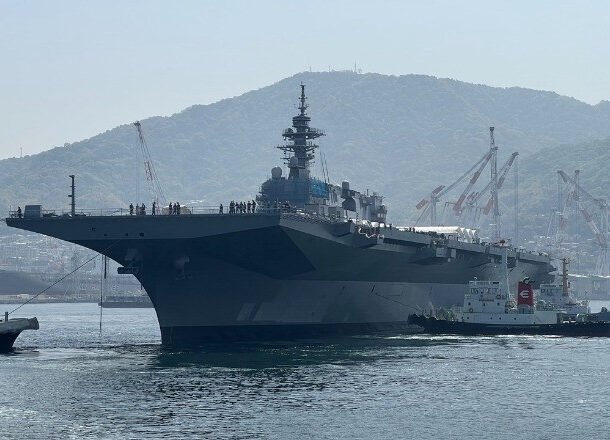 nhat-ban-ha-thuy-tau-san-bay-thu-2-co-kha-nang-mang-tiem-kich-f-35b