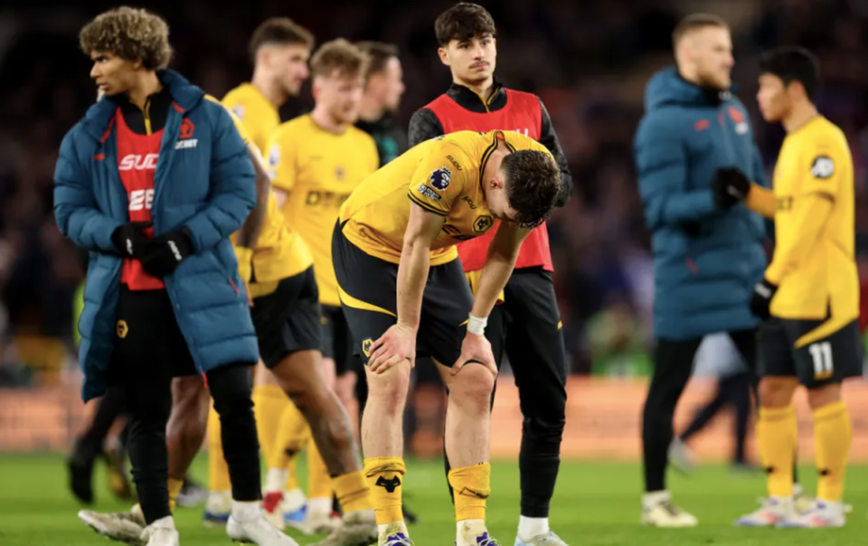 xac-dinh-doi-dau-tien-xuong-hang-tai-premier-league