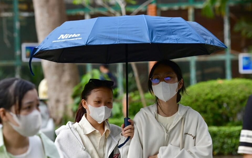 thoi-tiet-hom-nay-21-4:-nang-nong-quay-lai-bac-bo,-nam-bo-ngay-nang-chieu-co-noi-mua-dong