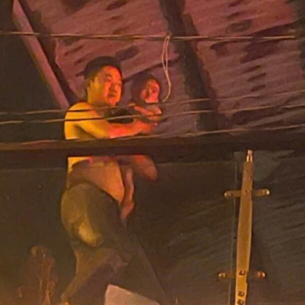 dai-uy-bang-qua-dam-chay,-cuu-thoat-em-be-13-thang-tuoi