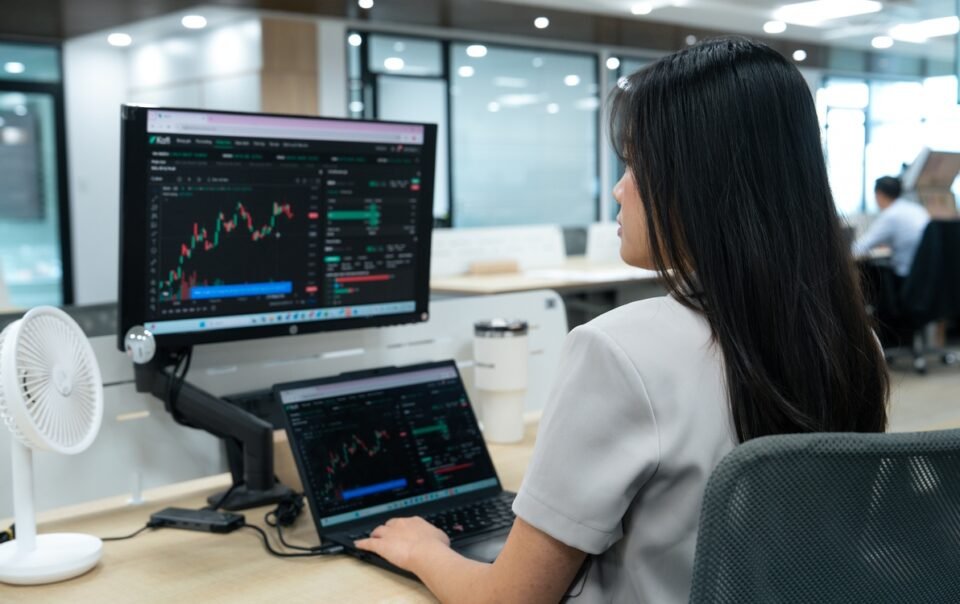 chung-khoan-21-4:-vi-sao-thanh-khoan-thi-truong-thuong-sut-giam-truoc-ky-nghi-le?