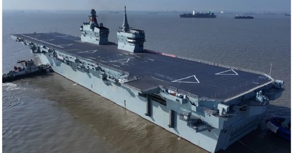 trung-quoc-dieu-t&agrave;u-s&acirc;n-bay-uav-dau-ti&ecirc;n-den-bien-d&ocirc;ng