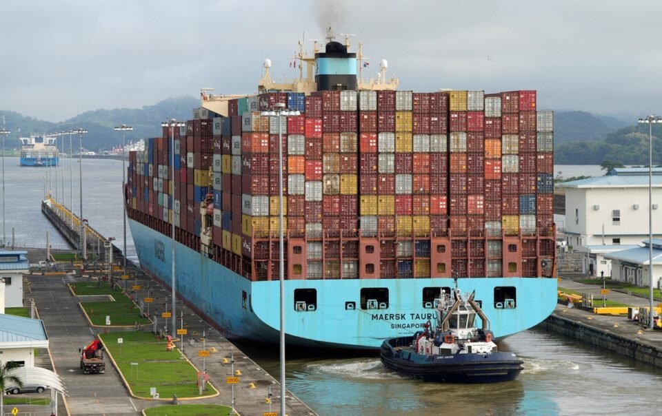 phi-qua-kenh-dao-panama-tang-vot,-phai-dau-gia-hang-trieu-usd-mua-suat-uu-tien