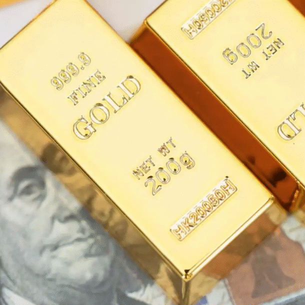 gia-vang-the-gioi-‘roi-thang-dung’-gan-100-usd/ounce,-ve-sat-moc-4.700-usd