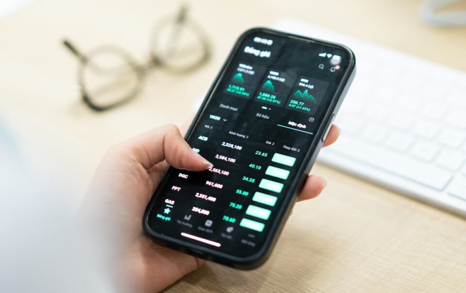 chien-thuat-dau-tu:-bat-dau-tu-quan-tri-rui-ro,-khong-phai-tu-ky-vong-loi-nhuan