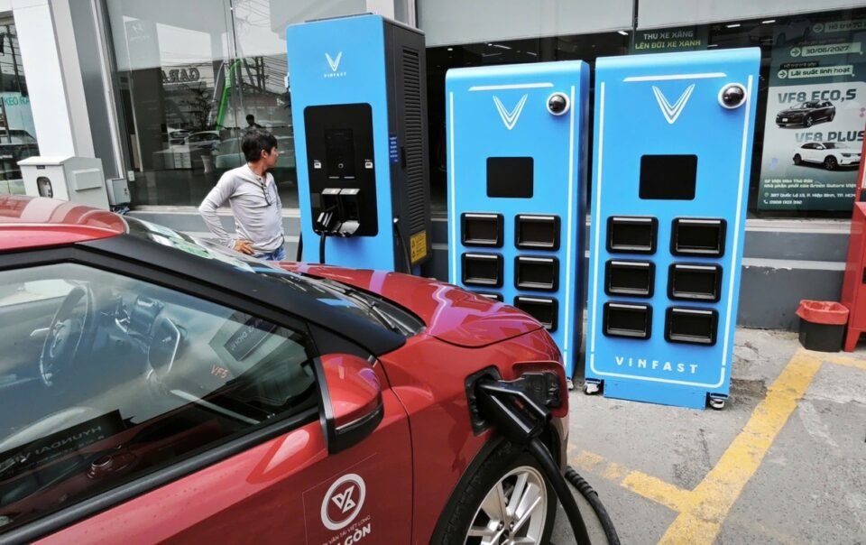 cuoc-dua-dau-tu-tram-sac,-doi-pin-nong-dan