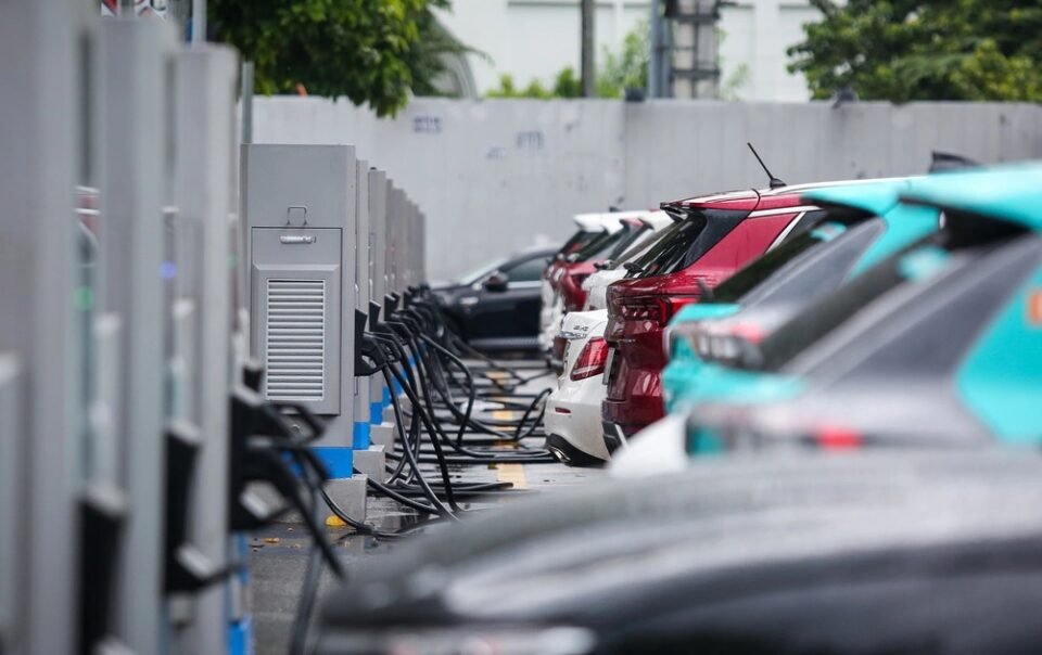 de-xuat-doanh-nghiep-‘mo’-tram-sac-xe-dien-nhu-chuyen-vung-dien-thoai