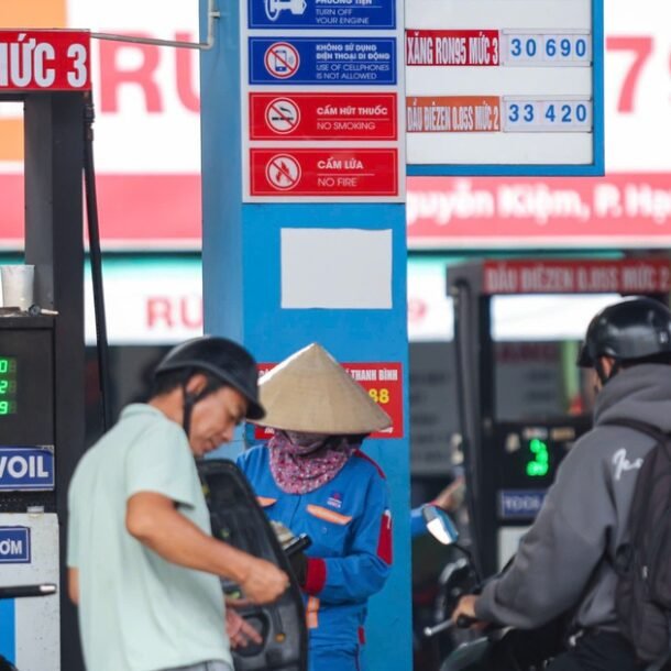 gia-xang-dau-hom-nay-234.2026:-xang-trong-nuoc-tang-hay-giam?