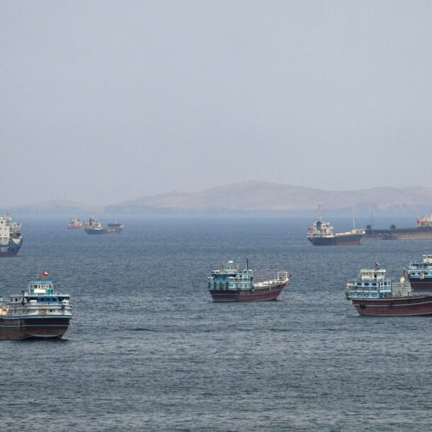 tin-tuc-the-gioi-23-4:-thu-truong-goc-viet-nam-bo-hai-quan-my;-iran-khong-mo-eo-bien-hormuz