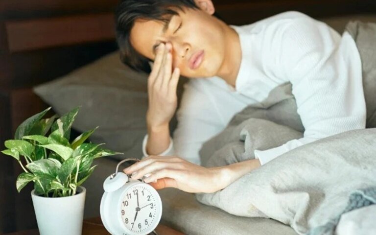 vi-sao-chung-ta-thuong-tinh-giac-truoc-khi-bao-thuc-reo?