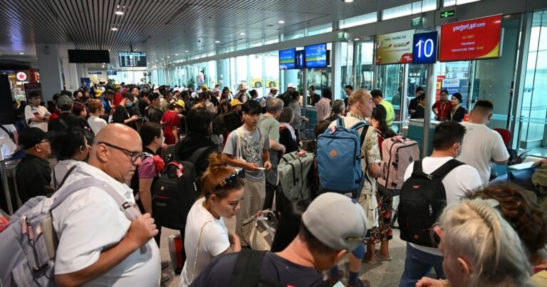 loat-duong-bay-toi-cac-thu-phu-du-lich-le-sap-khoa-so,-gia-ve-‘bong-tay’