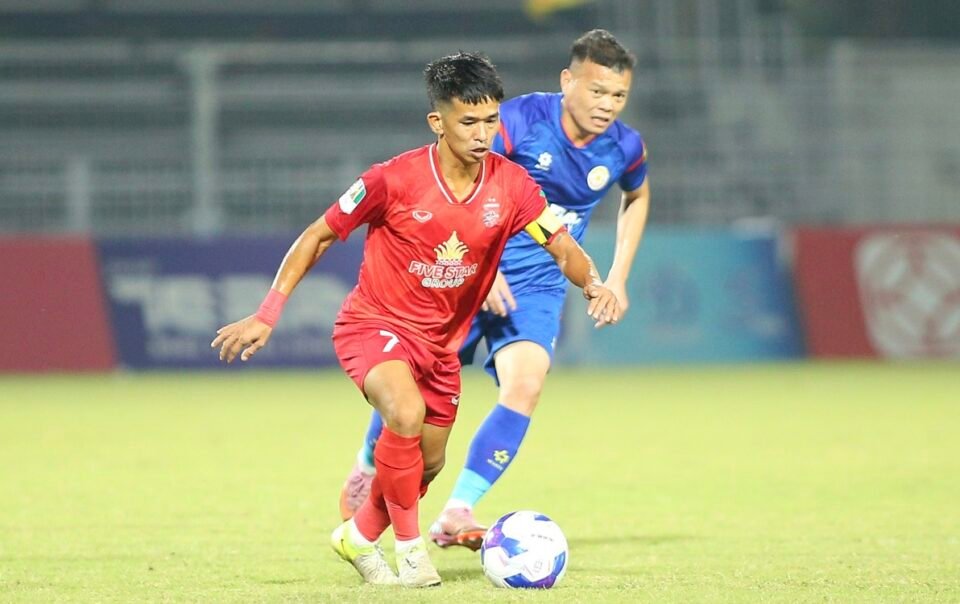 lich-truc-tiep-vong-16-giai-hang-nhat:-nong-bong-‘chung-ket-nguoc’