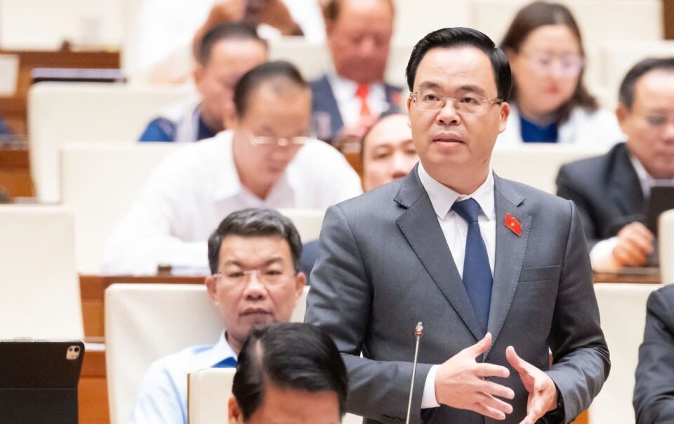 tin-tuc-sang-24-4:-sang-nay-quoc-hoi-thong-qua-viec-bo-nguong-doanh-thu-mien-thue-500-trieu/nam