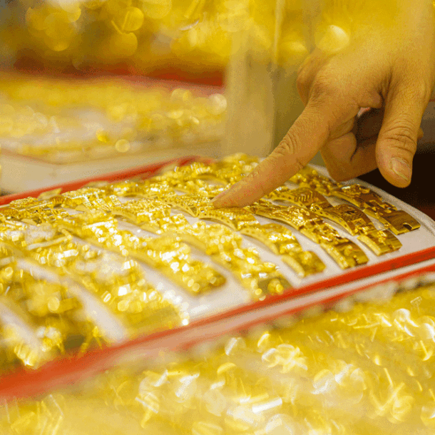 vang-the-gioi-giam-sau,-sjc-roi-xa-dinh:-nha-dau-tu-doi-mat-song-lon