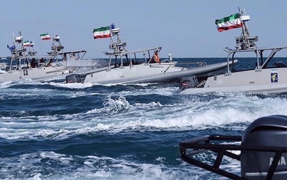 trung-dong-toi-23-4:-my-kiem-tra-tau-bi-an;-iran-tuyen-bo-cho-san-tau-chien-my