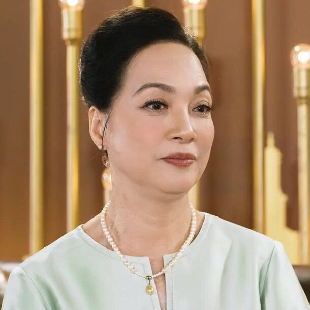 hon-nhan-vien-man-hon-30-nam,-nsnd-le-khanh-chua-mot-lan-mac-vay-cuoi