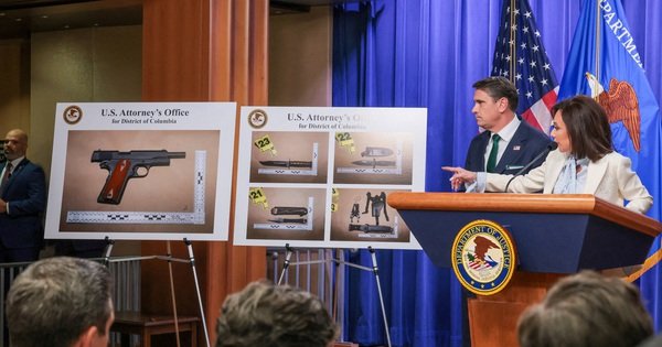 nghi-pham-no-s&uacute;ng-bi-buoc-toi-muu-s&aacute;t-tong-thong-trump