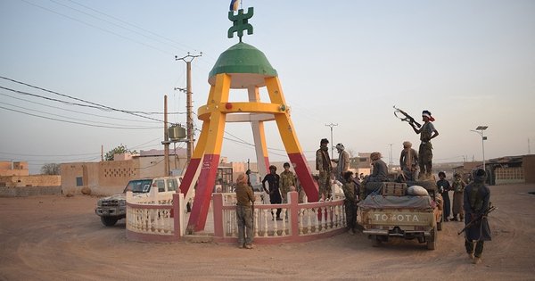 bo-truong-quoc-ph&ograve;ng-bi-&aacute;m-s&aacute;t,-mali-khung-hoang-an-ninh