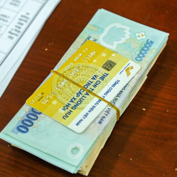 tin-tuc-sang-28-4:-phai-lam-lai-giay-uy-quyen-nhan-luong-huu-truoc-ngay-1-7-2026