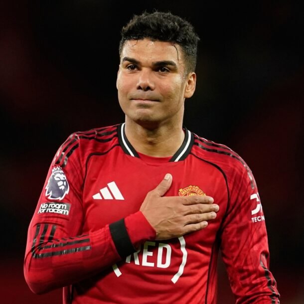 man-united-danh-bai-brentford-tren-san-nha,-tien-gan-tam-ve-du-champions-league